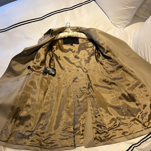 Burberry trench coat - Picture 7 of 9